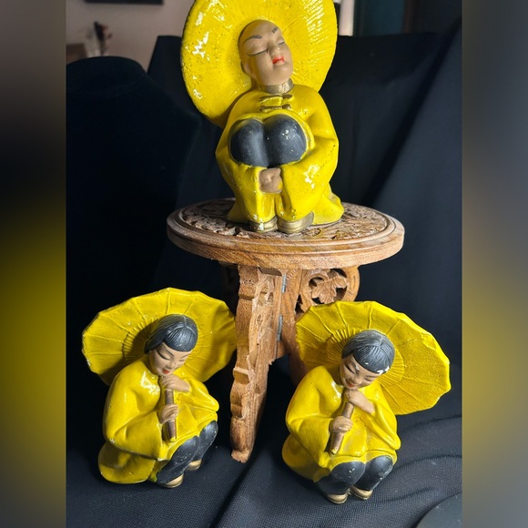 VTG MCM Chalkware set of 3 Asian figurines. Light surface damage on all 3. - Picture 2 of 9